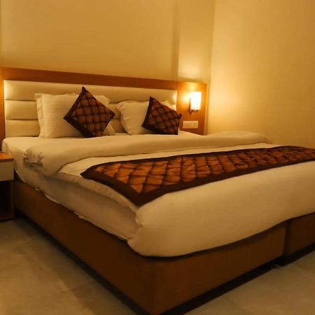 Ananda Castle Hotel Vrindavan Luaran gambar